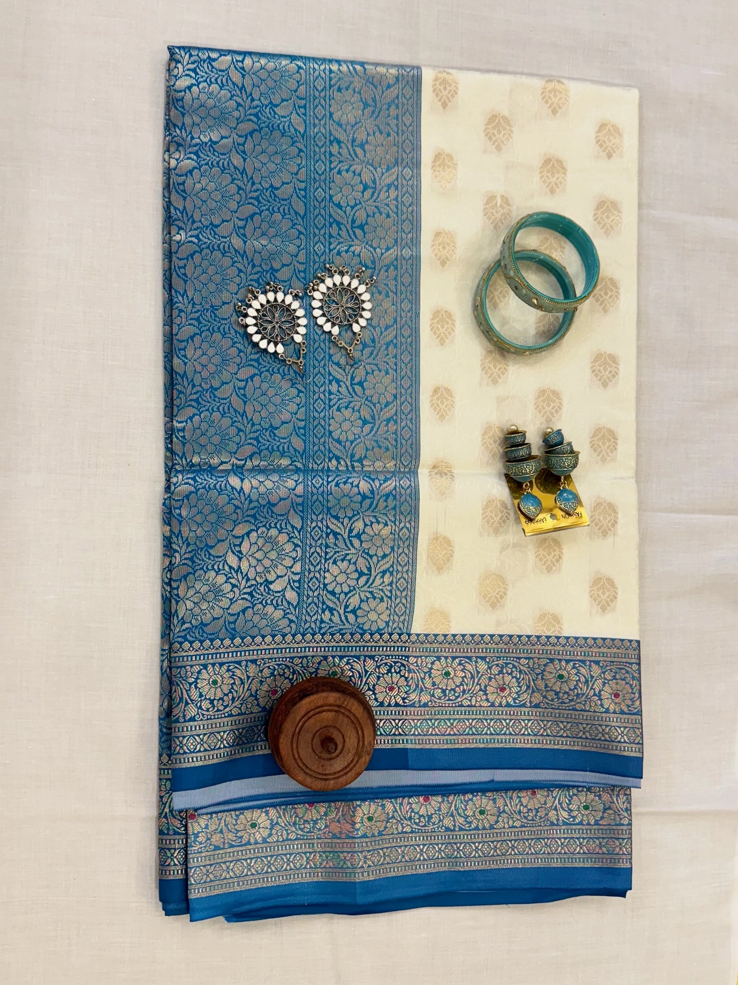 Banarasee Tanchoi Silk Saree - Ivory & Peacock Blue