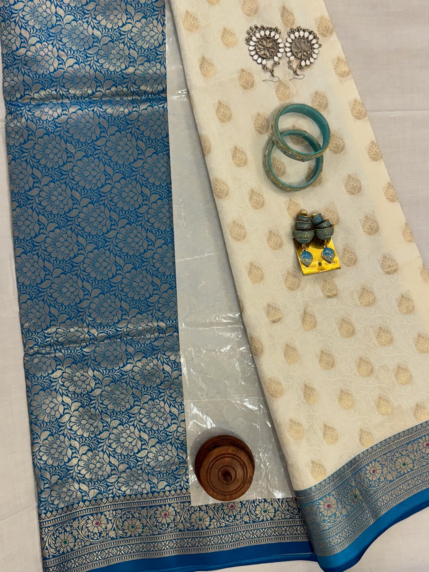 Banarasee Tanchoi Silk Saree - Ivory & Peacock Blue