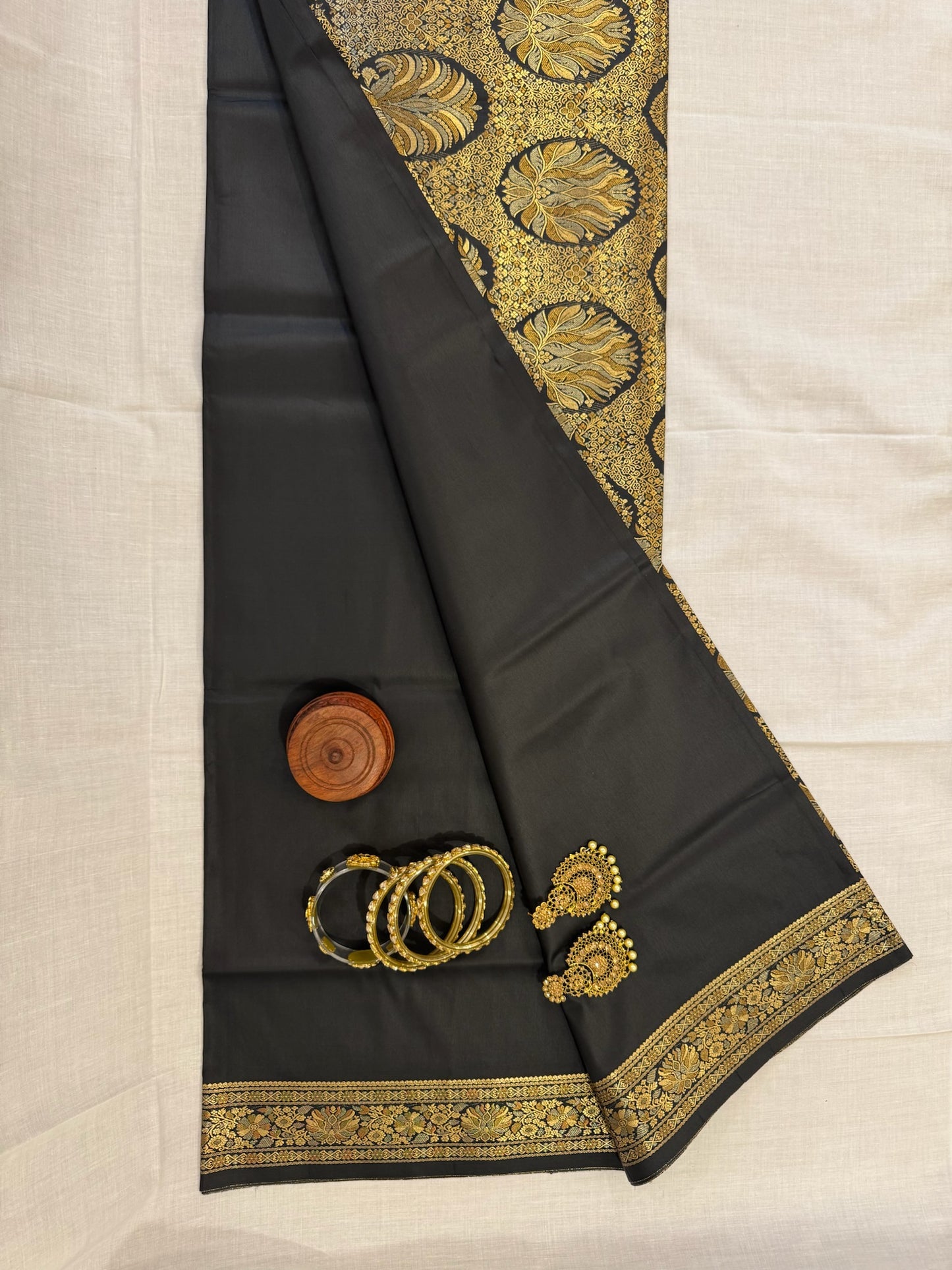 Banarasee Silk Plain Saree - Black & Golden
